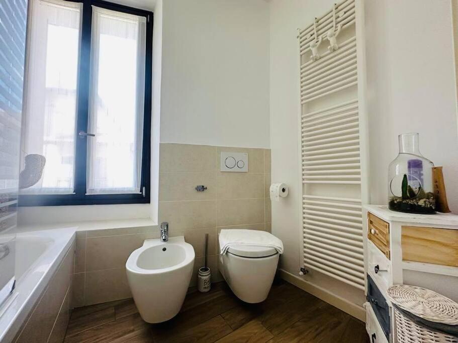 Contessa Reina Apartment โกโม ภายนอก รูปภาพ