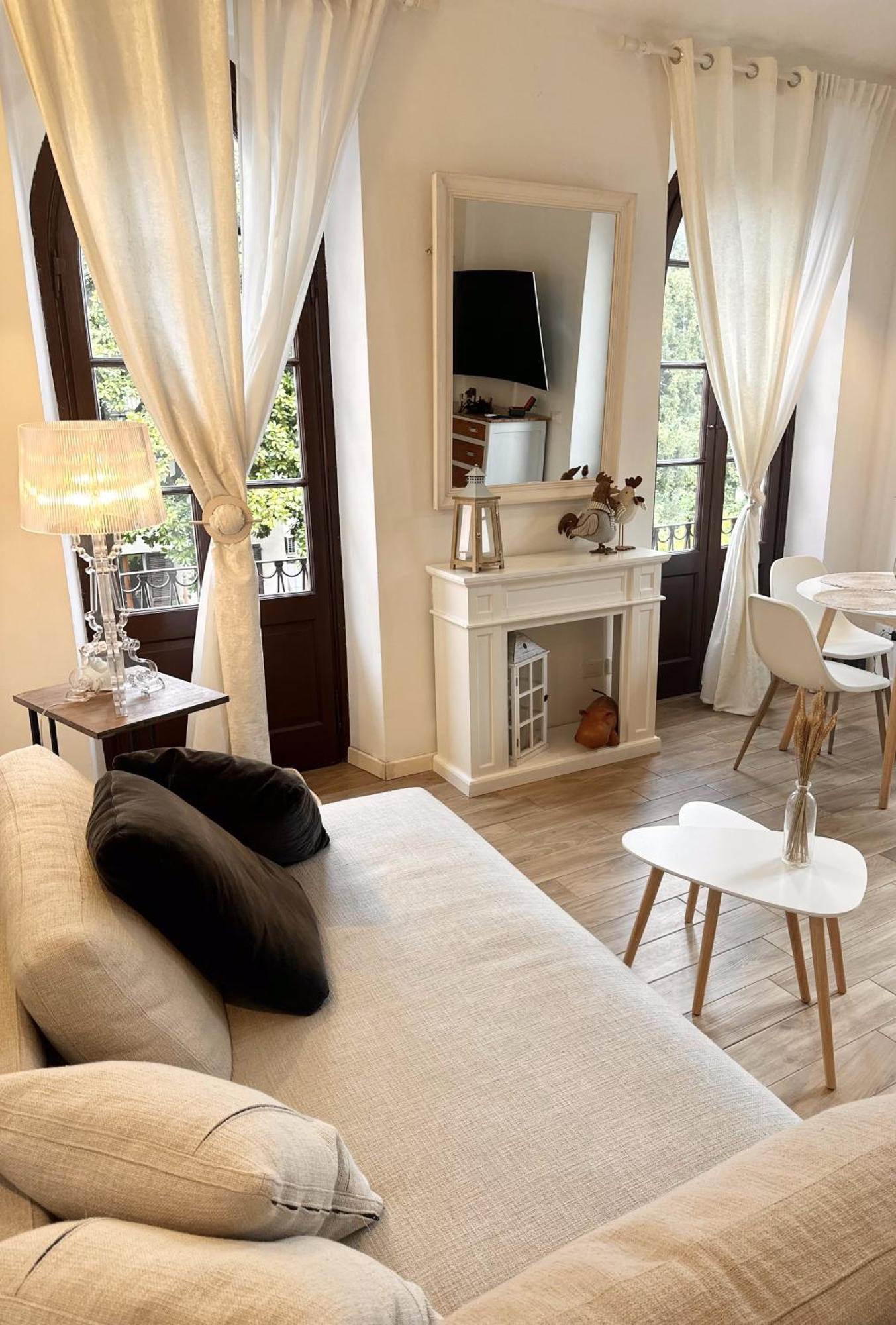 Contessa Reina Apartment โกโม ภายนอก รูปภาพ