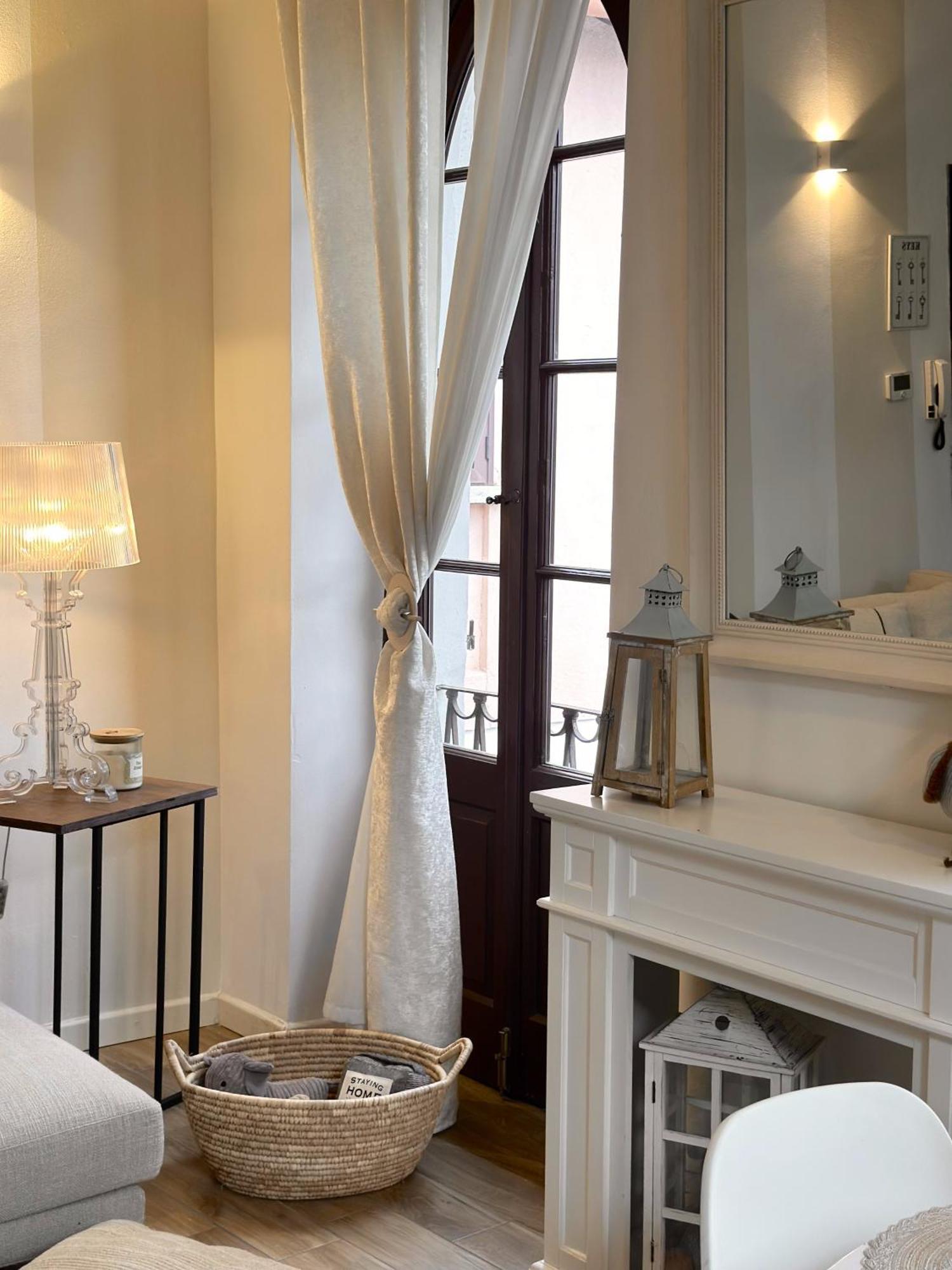 Contessa Reina Apartment โกโม ภายนอก รูปภาพ