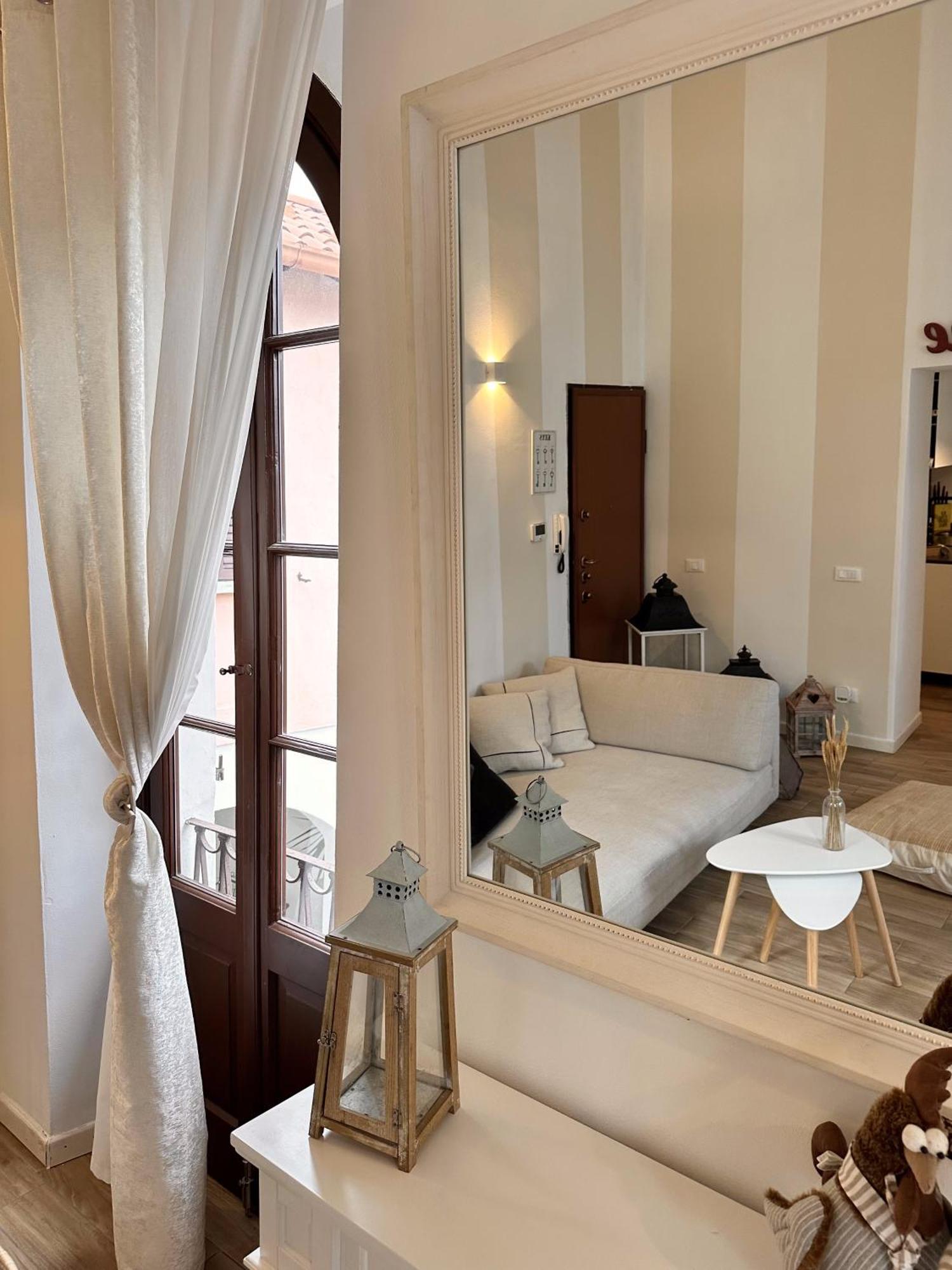 Contessa Reina Apartment โกโม ภายนอก รูปภาพ
